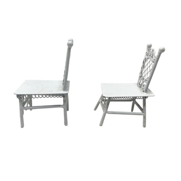 White Wrought Iron Dollhouse Outdoor Patio Set Table And 2 Chairs - Picture 5 of 8